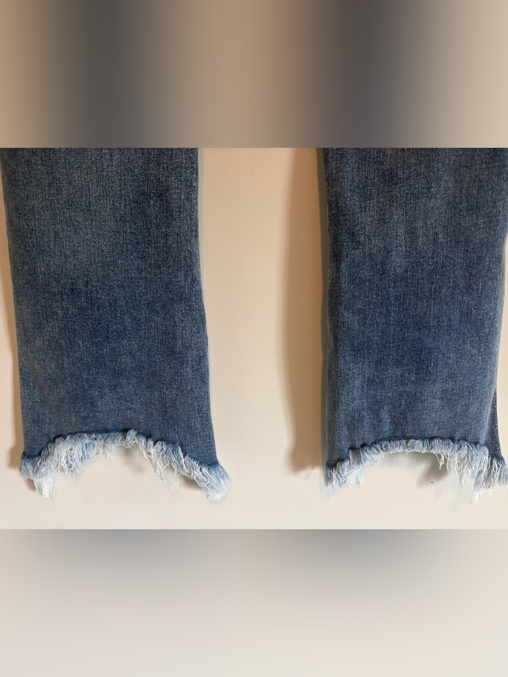 Hidden Happy Mid-Rise Medium Wash Distressed Cropped Flare Hem Jeans size 27 - Picture 9 of 12